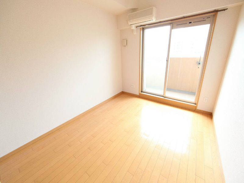 バルコニー　洋室6帖 エアコン完備　バルコニー