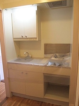 キッチン　電気コンロ付のキッチンです。