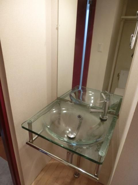 洗面設備　別部屋の参考写真です