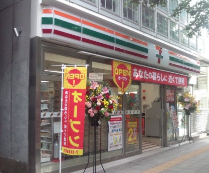 コンビニ　セブンイレブン三軒茶屋駅東店（コンビニ）まで369m