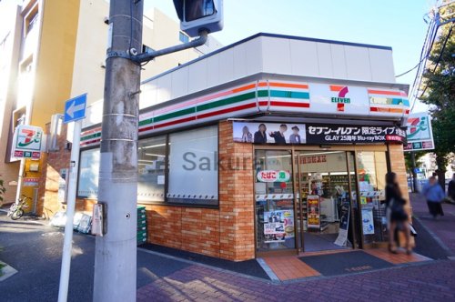 コンビニ　セブンイレブン横浜南吉田町4丁目店（コンビニ）まで122m