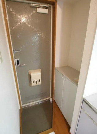 玄関　別部屋の画像を使用しております。