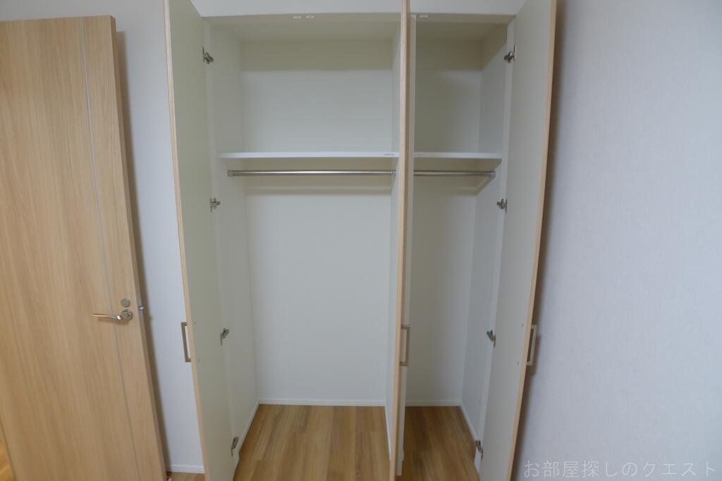 収納　（写真は同仕様反転）