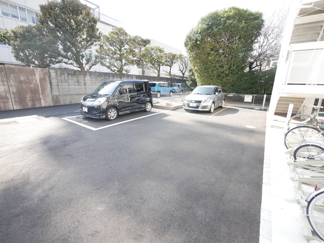 駐車場　★敷地内に駐車場がございます★