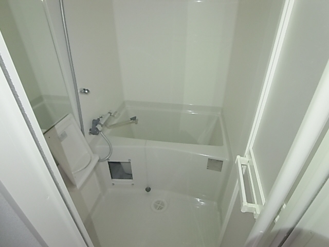 バス・シャワールーム　お風呂・トイレ別のセパレートはいいですね。