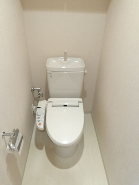 トイレ　ウォシュレット付き