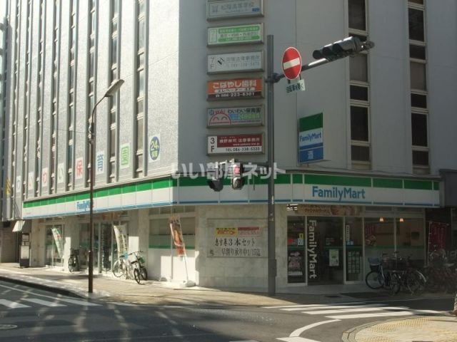 コンビニ　ファミリーマート（コンビニ）まで957m