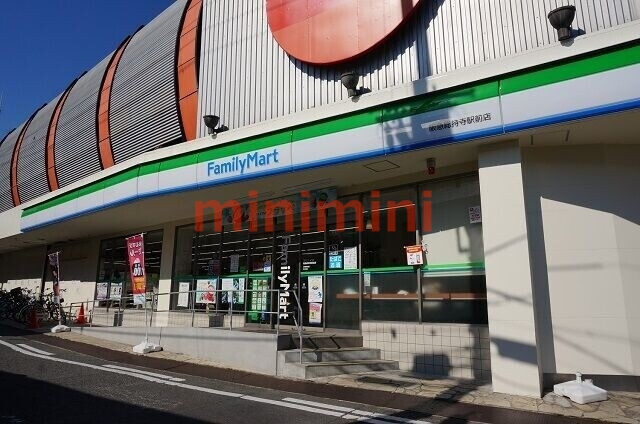 コンビニ　ファミリーマート阪急総持寺駅前店（コンビニ）まで444m