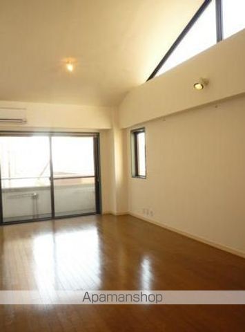 ＪＲ中央線 三鷹駅 徒歩9分 5階建 築34年の居間写真