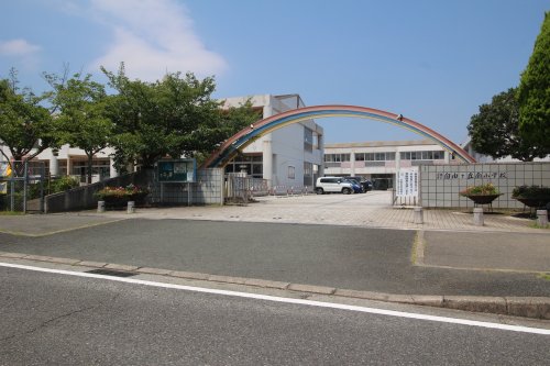 小学校　宗像市立自由ケ丘南小学校（小学校）まで1335m