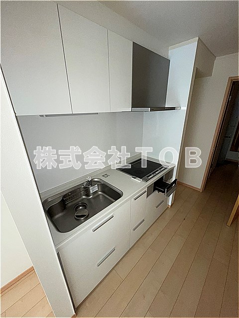 桜のある家のキッチン写真