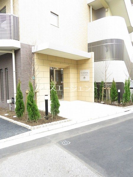 その他共有部分　綺麗な正面入り口です！