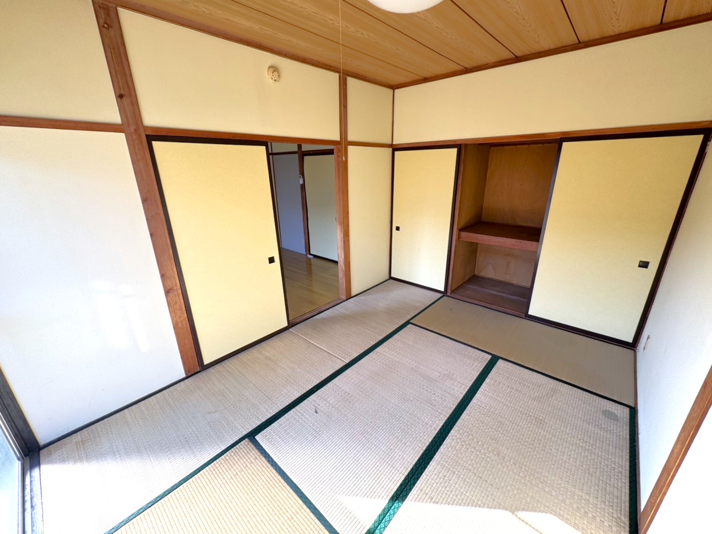 ホワイトハイツの居間写真