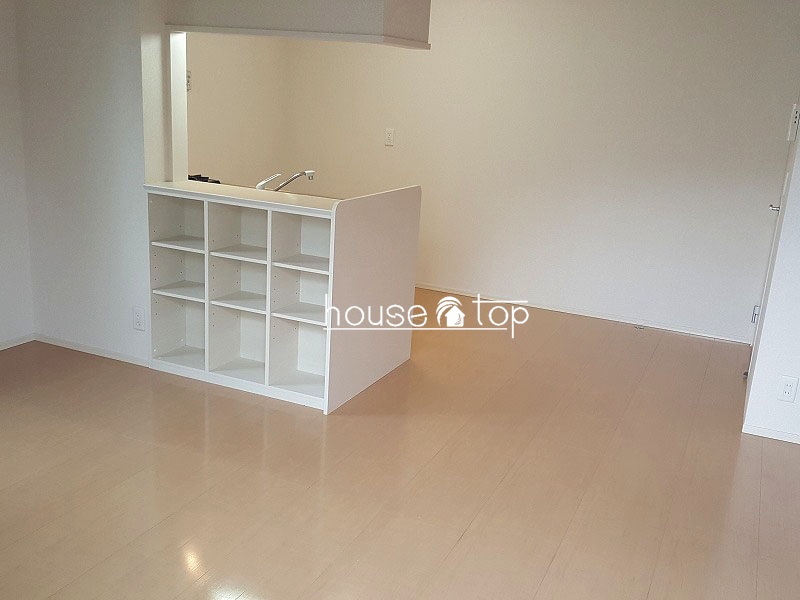 居室・リビング　テーブルやソファーなど設置可能