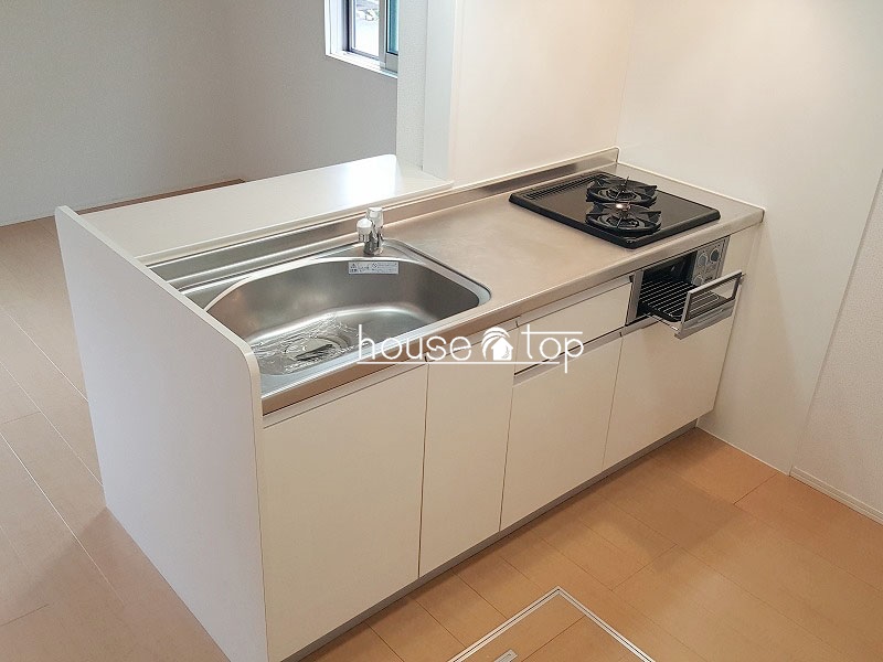 キッチン　2口コンロ付システムキッチン完備