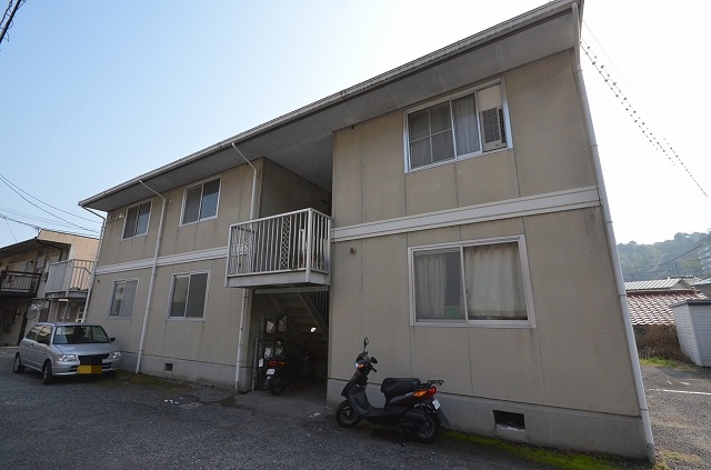 広島市西区己斐上のアパートの建物外観