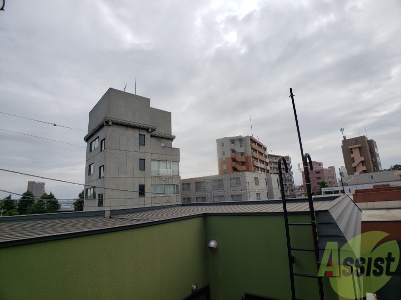 眺望　目の前が開けていて、空を見上げることができます。