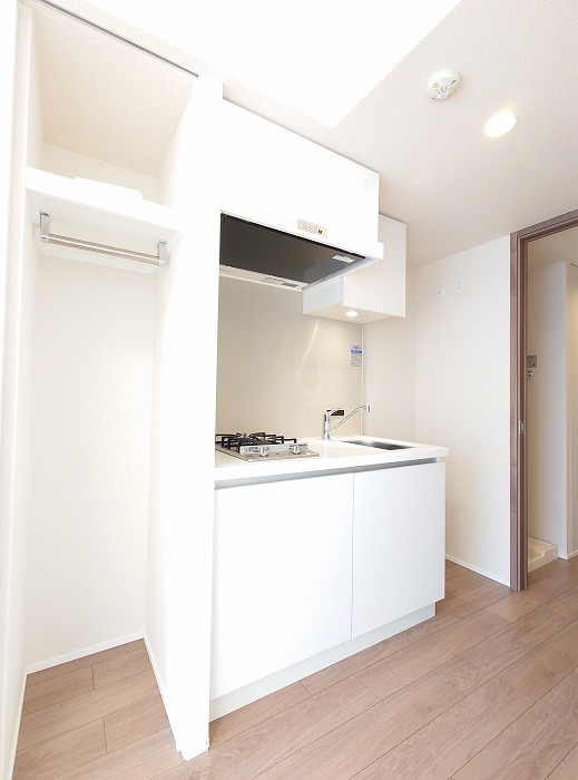 キッチン　※写真は類似間取り別部屋。色味等異なる場合があります。