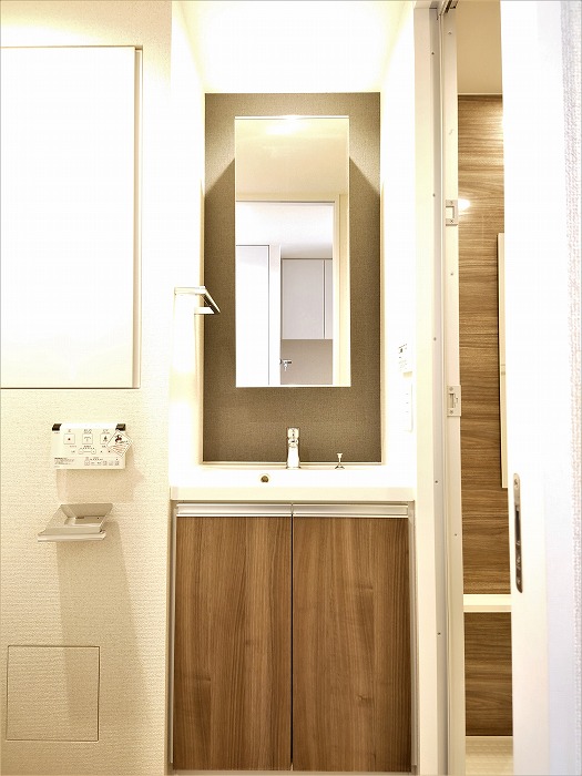 洗面設備　※写真は類似間取り別部屋。色味等異なる場合があります。