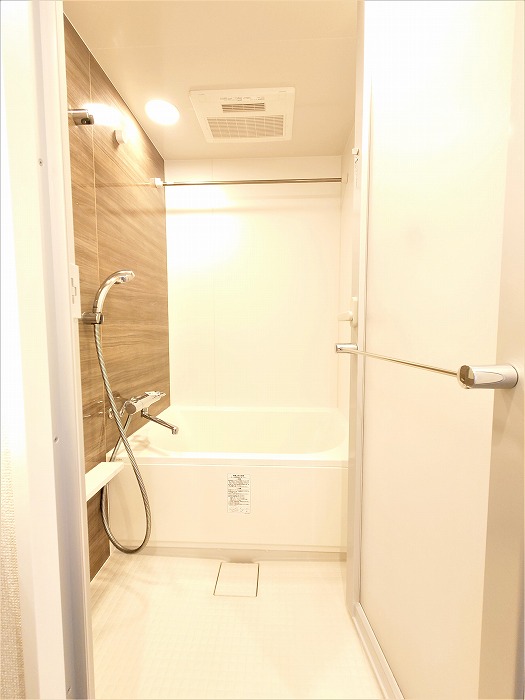 バス・シャワールーム　※写真は類似間取り別部屋。色味等異なる場合があります。