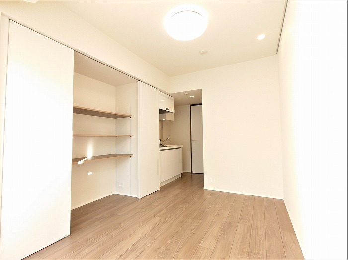 居室・リビング　※写真は類似間取り別部屋。色味等異なる場合があります。