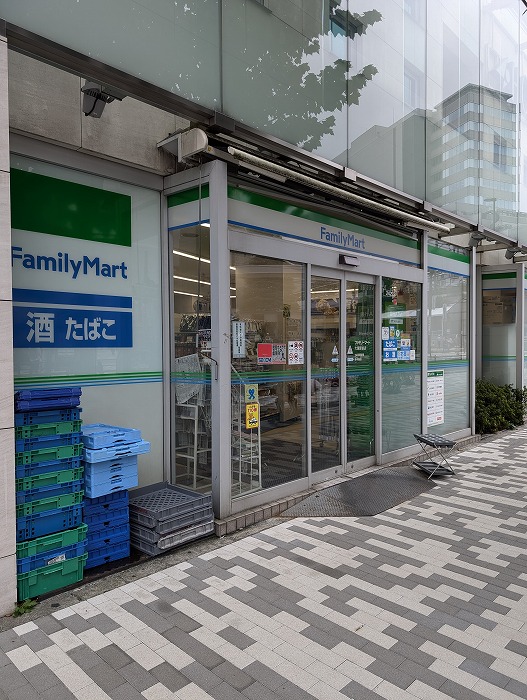 コンビニ　ファミリーマート大塚駅前店（コンビニ）まで95m