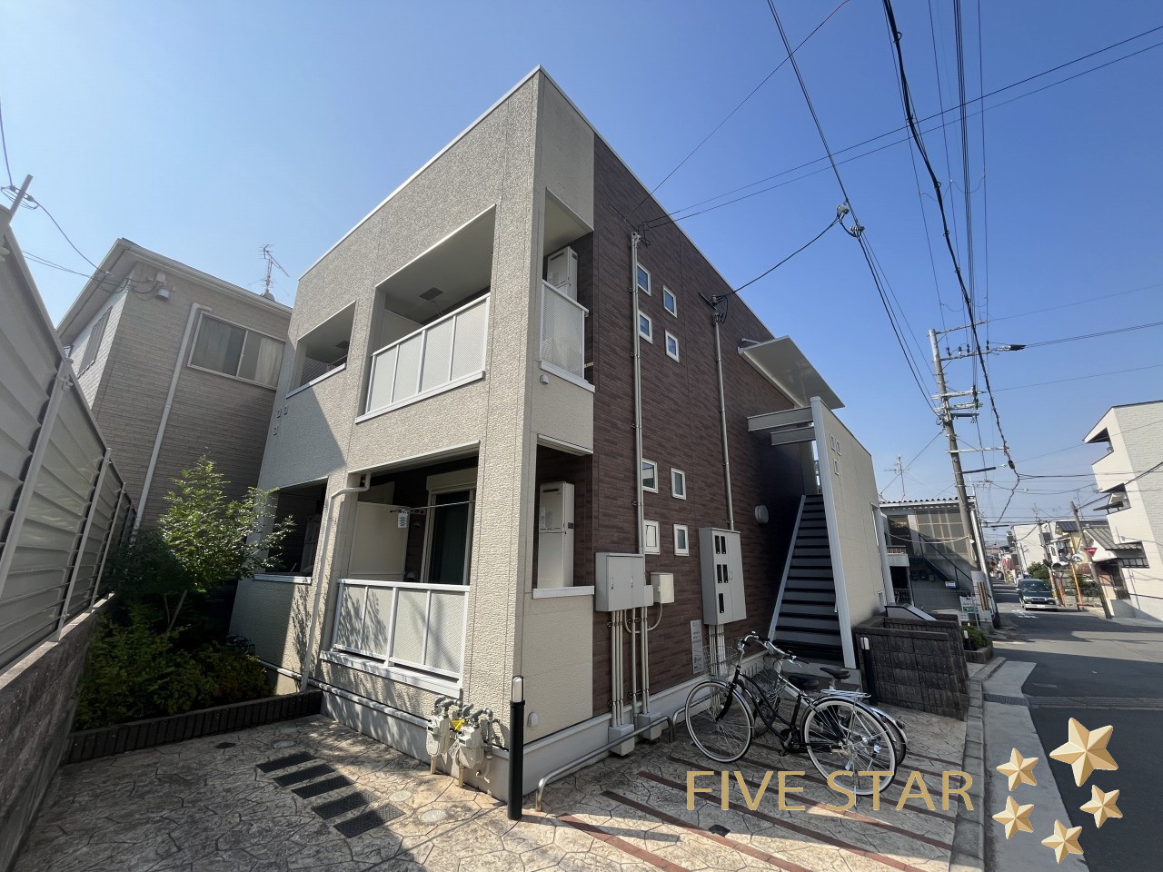 京阪本線 枚方市駅 バス乗車時間：11分 最寄りバス停で下車 徒歩3分 築14年