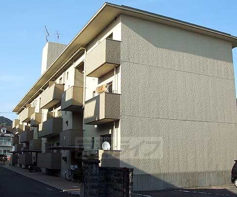 京都市山科区音羽八ノ坪のマンションの建物外観