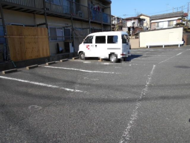 【花嶋ハイツ　Ａ・Ｂ・Ｃの駐車場】