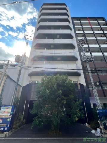 大阪市西区千代崎のマンションの建物外観