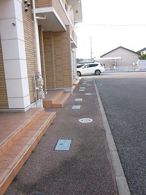 【半田市岩滑中町のアパートの玄関】