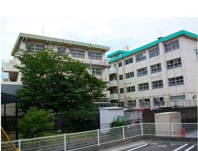 【北九州市小倉南区湯川新町のアパートの小学校】