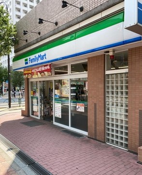コンビニ　ファミリーマート練馬駅前店（コンビニ）まで150m