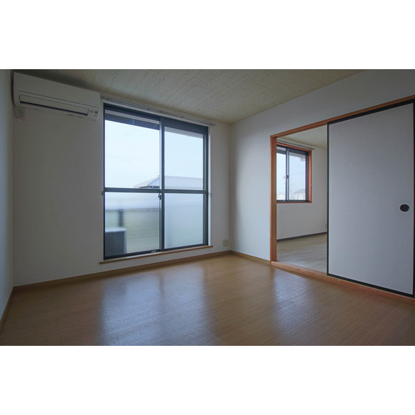 居室・リビング　同じ敷地内の別の部屋