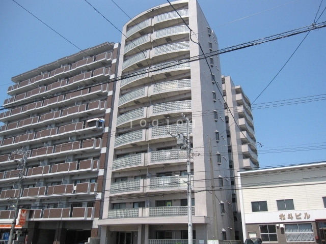 旭川市六条通のマンションの建物外観