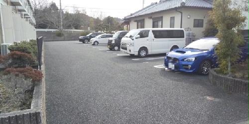 【レオパレスあいのの駐車場】