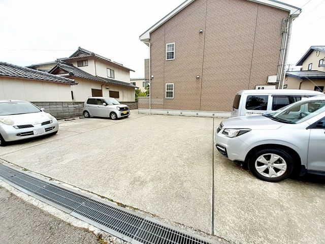 【ニューはなみずきの駐車場】