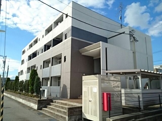 【富山市堀川小泉町のマンションの建物外観】