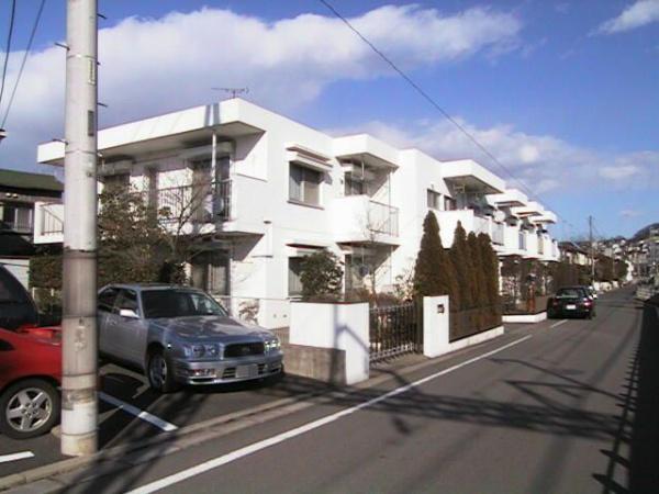 八王子市長沼町のマンションの建物外観