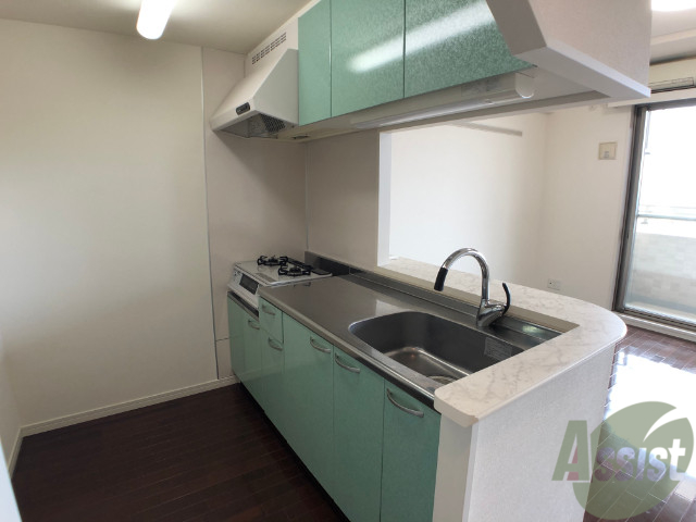 キッチン　調理スペースも確保してありますね。お料理が楽しくなりそう。