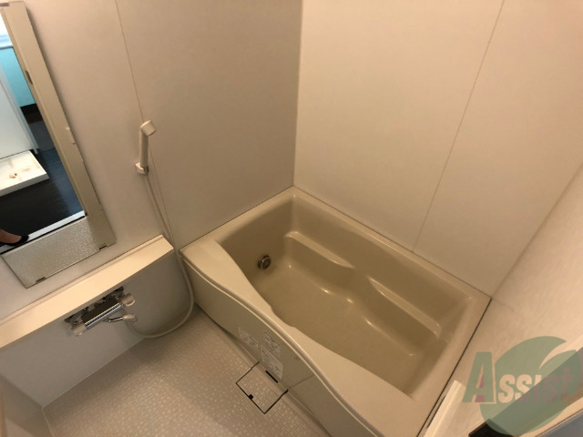 バス・シャワールーム　バスルームはこちらです。広々としてゆったり休めます。