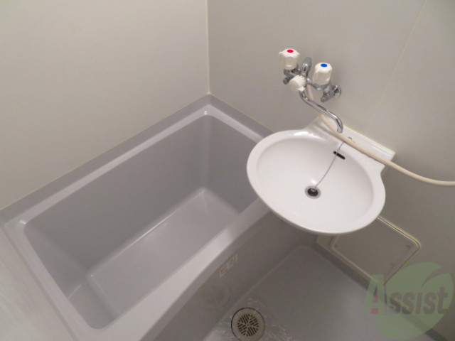 バス・シャワールーム　浴室があり、お風呂に浸かれるのでいいですね。