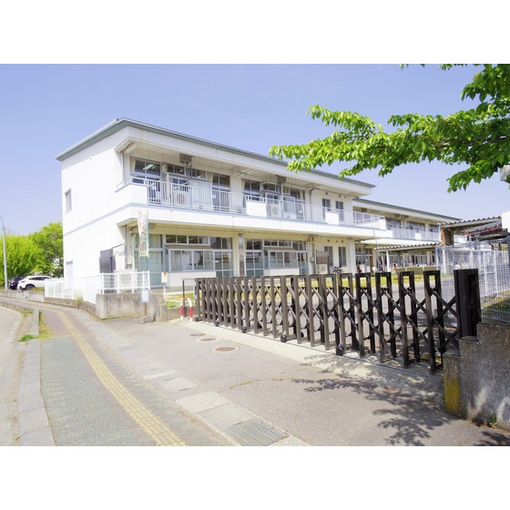 小学校　長野市立緑ケ丘小学校（小学校）まで870m