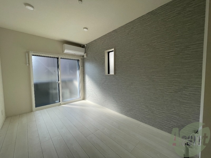 居室・リビング　きれいな洋室が広がっていて居心地が良さそうですね。