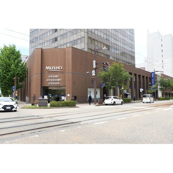 銀行　みずほ信託銀行富山支店（銀行）まで680m