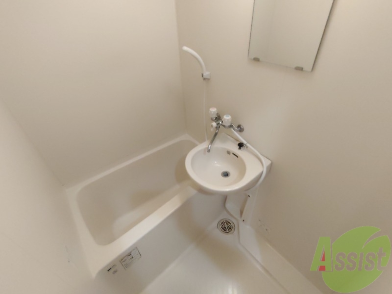 バス・シャワールーム　浴室は綺麗でゆったりとお過ごしいただけます。