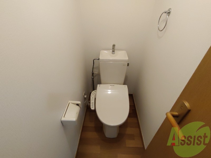 トイレ　トイレは綺麗でウォッシュレットも付いて快適にお使い頂けます。