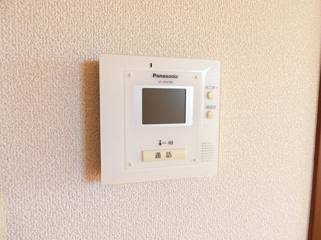 セキュリティ　同物件別部屋(左右反転間取り)の写真です。