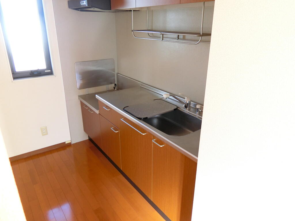 キッチン　同物件別部屋(左右反転間取り)の写真です。