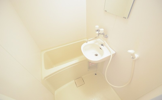 バス・シャワールーム　同物件、別号室のものです。